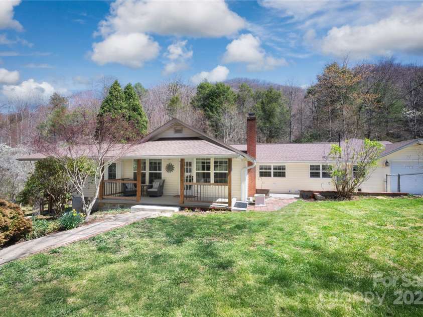 492 Paint Fork Road, Barnardsville, NC 28709.  MLS# CAR4239346, YatesRealty ID 19369. Front of House
