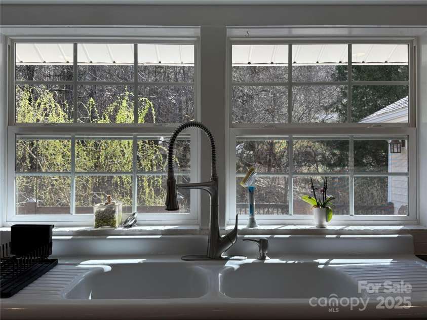 492 Paint Fork Road, Barnardsville, NC 28709.  MLS# CAR4239346, YatesRealty ID 19369. Kitchen Sink