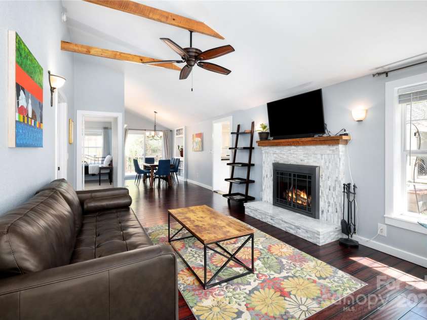 492 Paint Fork Road, Barnardsville, NC 28709.  MLS# CAR4239346, YatesRealty ID 19369. Living Room