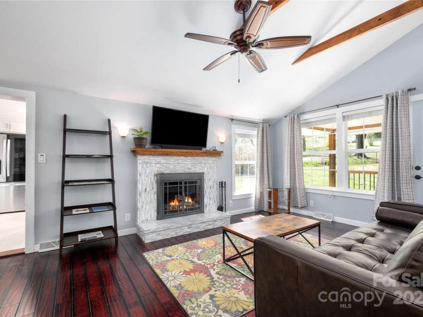 492 Paint Fork Road, Barnardsville, NC 28709.  MLS# CAR4239346, YatesRealty ID 19369. Living Room