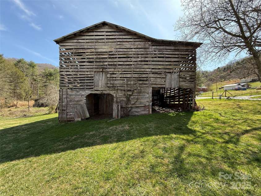 492 Paint Fork Road, Barnardsville, NC 28709.  MLS# CAR4239346, YatesRealty ID 19369. The Barn