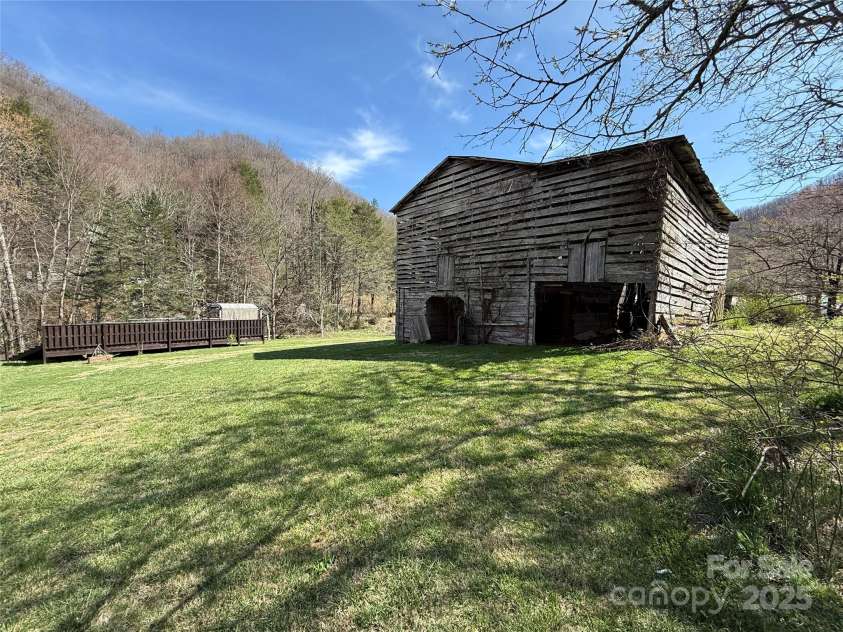 492 Paint Fork Road, Barnardsville, NC 28709.  MLS# CAR4239346, YatesRealty ID 19369. The Barn