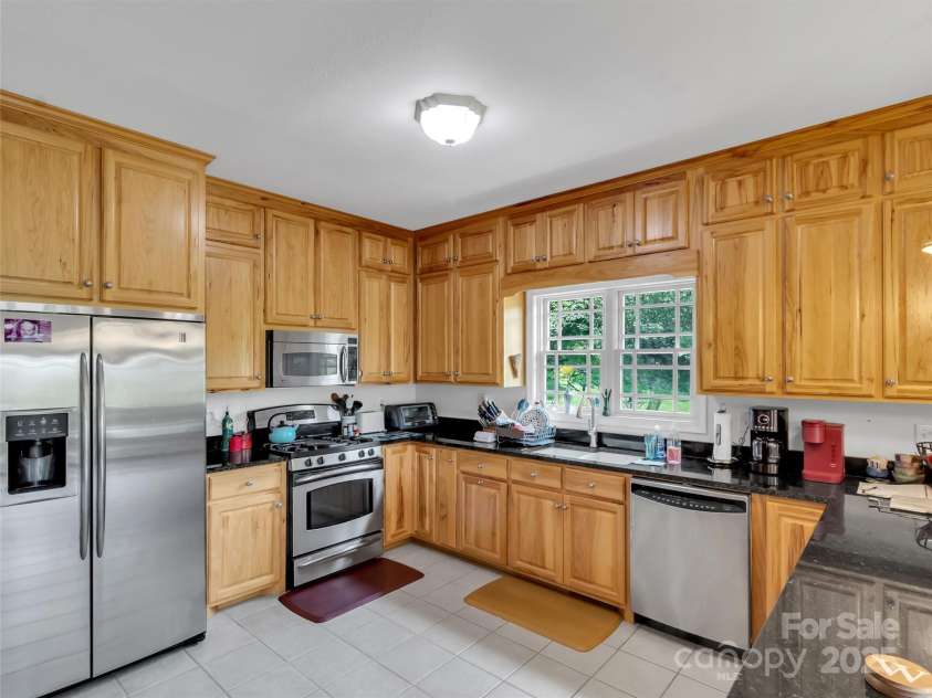 1592 Piney Hill Road, Burnsville, NC 28714.  MLS# CAR4269661, YatesRealty ID 19371. 