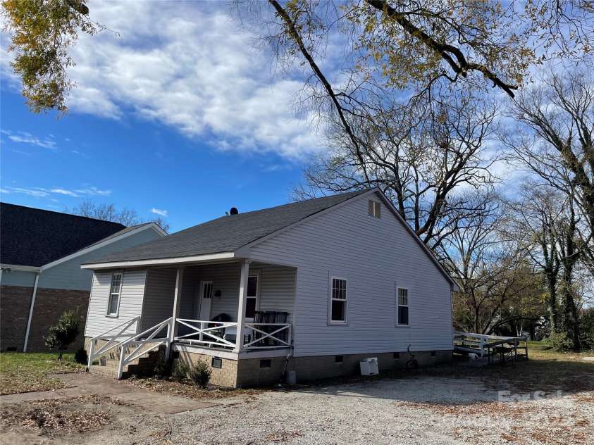 922 Main Street, Salisbury, NC 28144.  MLS# CAR4196218, YatesRealty ID 19372. 