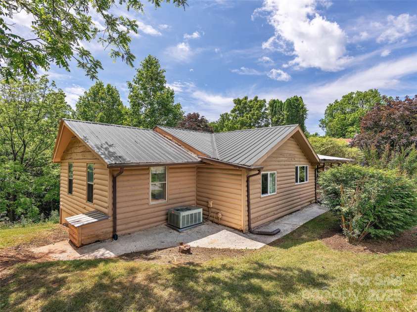 185 Indian Springs Road, Clyde, NC 28721.  MLS# CAR4269829, YatesRealty ID 19374. 