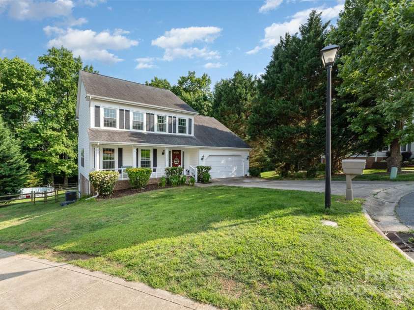 3505 Mallard Cove Court, Charlotte, NC 28269.  MLS# CAR4266414, YatesRealty ID 19376. 