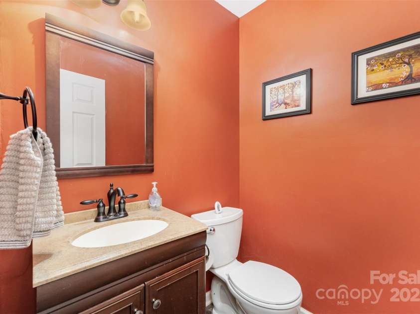 3505 Mallard Cove Court, Charlotte, NC 28269.  MLS# CAR4266414, YatesRealty ID 19376. 