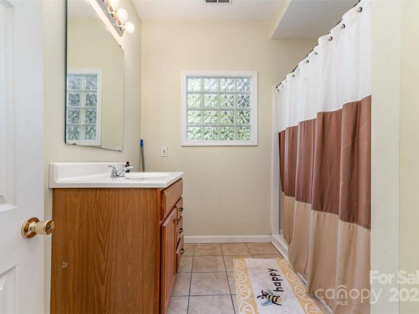 3505 Mallard Cove Court, Charlotte, NC 28269.  MLS# CAR4266414, YatesRealty ID 19376. 