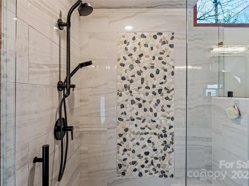 705 Overlook Drive, Flat Rock, NC 28731.  MLS# CAR4238498, YatesRealty ID 19377. 