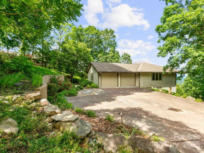 705 Overlook Drive, Flat Rock, NC 28731.  MLS# CAR4238498, YatesRealty ID 19377. 