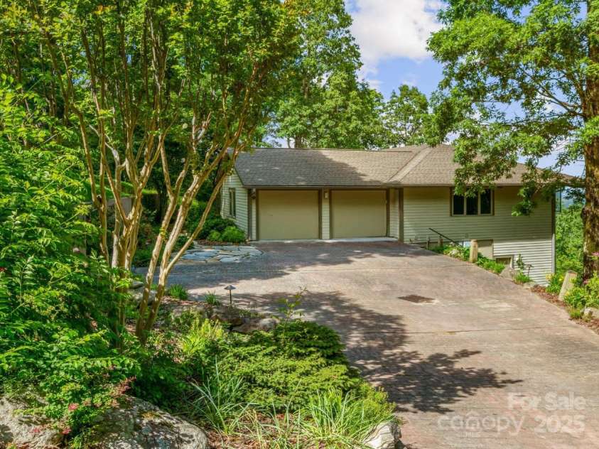 705 Overlook Drive, Flat Rock, NC 28731.  MLS# CAR4238498, YatesRealty ID 19377. 