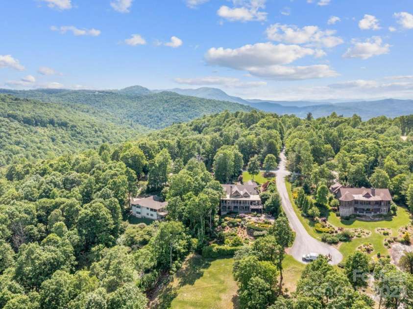705 Overlook Drive, Flat Rock, NC 28731.  MLS# CAR4238498, YatesRealty ID 19377. 