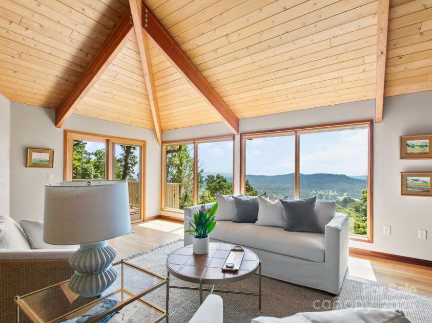 705 Overlook Drive, Flat Rock, NC 28731.  MLS# CAR4238498, YatesRealty ID 19377. 