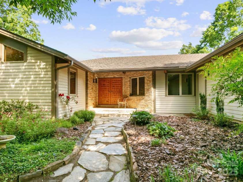 705 Overlook Drive, Flat Rock, NC 28731.  MLS# CAR4238498, YatesRealty ID 19377. 