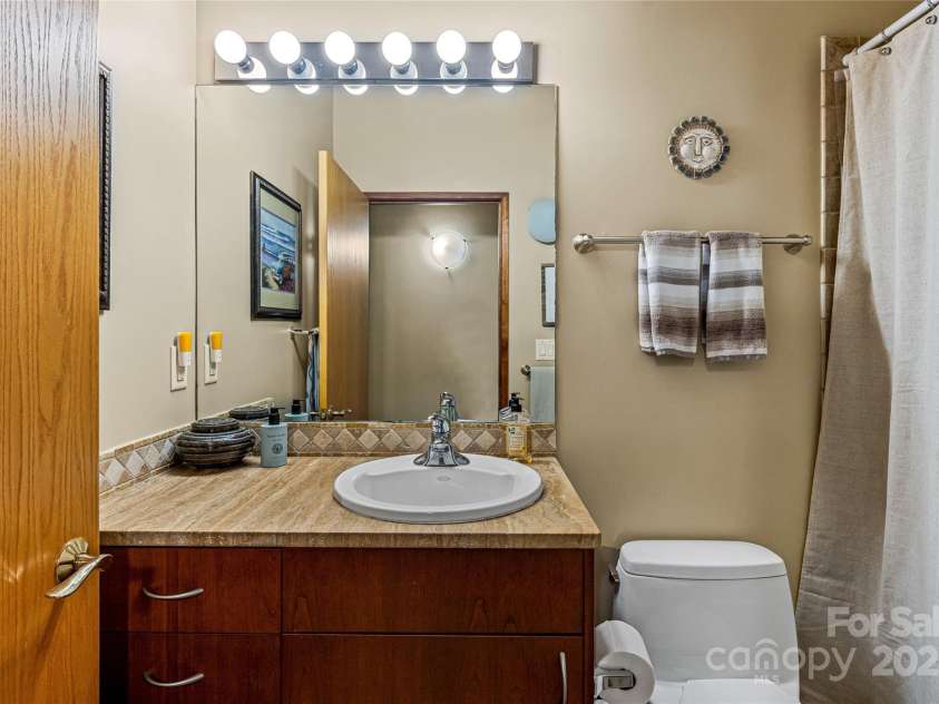 705 Overlook Drive, Flat Rock, NC 28731.  MLS# CAR4238498, YatesRealty ID 19377. Guest Bath