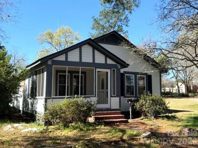 161 Seaboard Street, Cheraw, SC 29520.  MLS# CAR4362856, YatesRealty ID 19379. 
