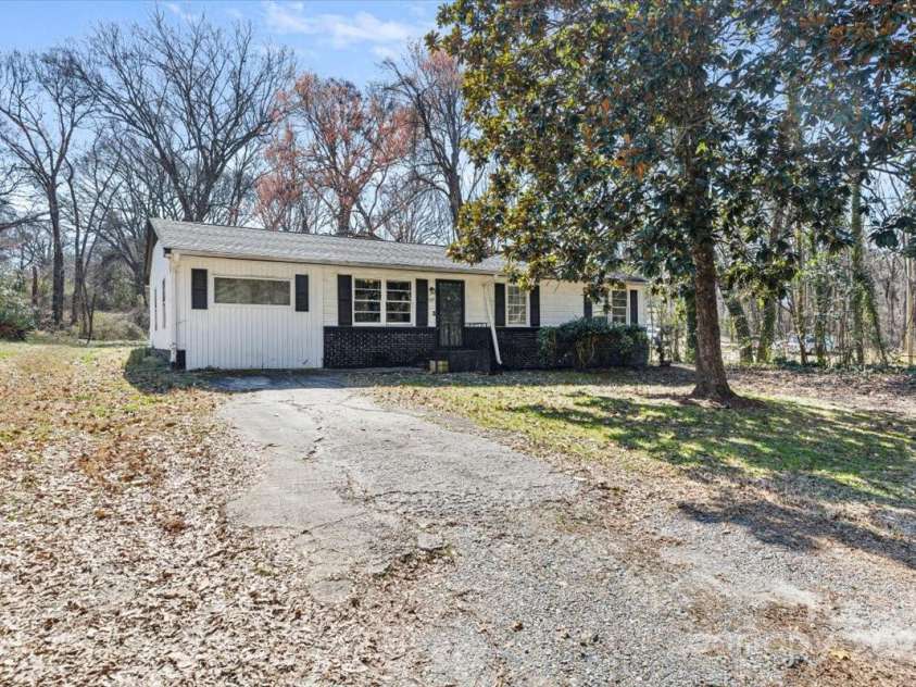 629 Johns Lane, Gastonia, NC 28052.  MLS# CAR4228647, YatesRealty ID 1938. 