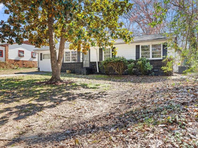 629 Johns Lane, Gastonia, NC 28052.  MLS# CAR4228647, YatesRealty ID 1938. 