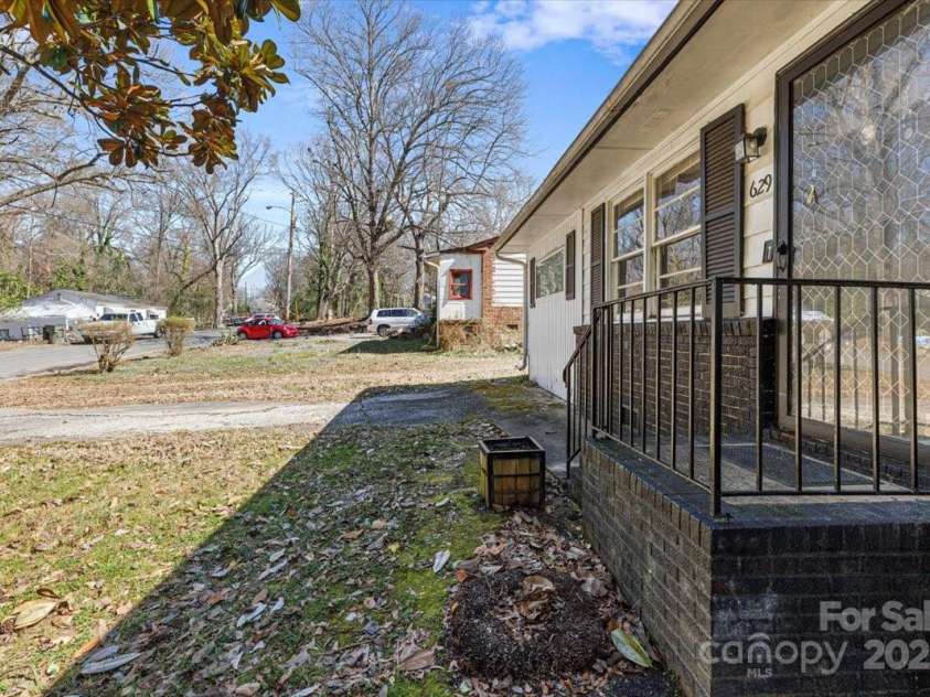 629 Johns Lane, Gastonia, NC 28052.  MLS# CAR4228647, YatesRealty ID 1938. 
