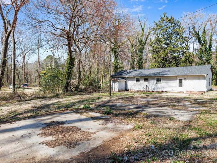 629 Johns Lane, Gastonia, NC 28052.  MLS# CAR4228647, YatesRealty ID 1938. 