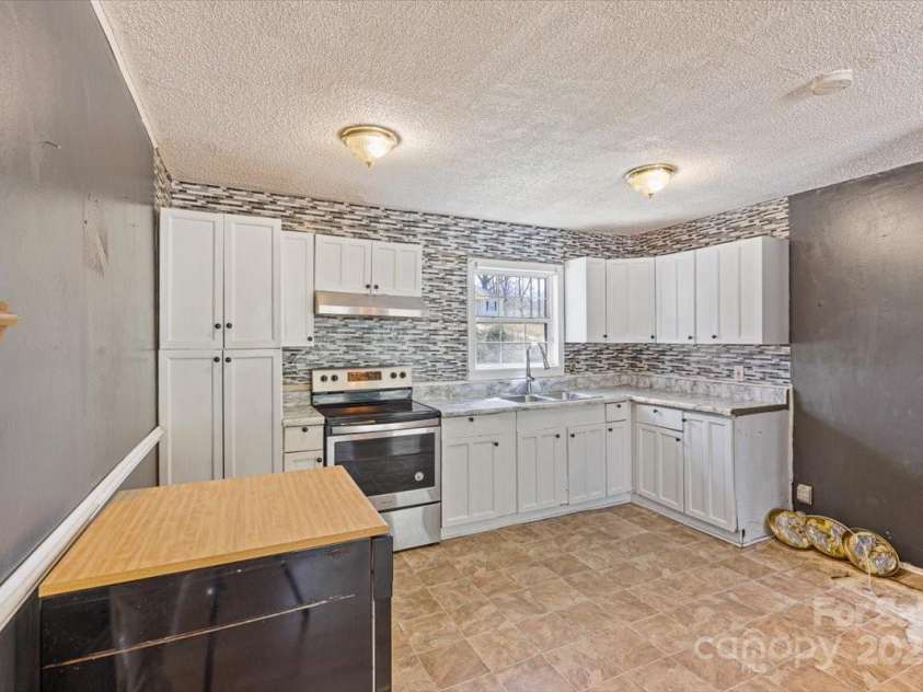 629 Johns Lane, Gastonia, NC 28052.  MLS# CAR4228647, YatesRealty ID 1938. 