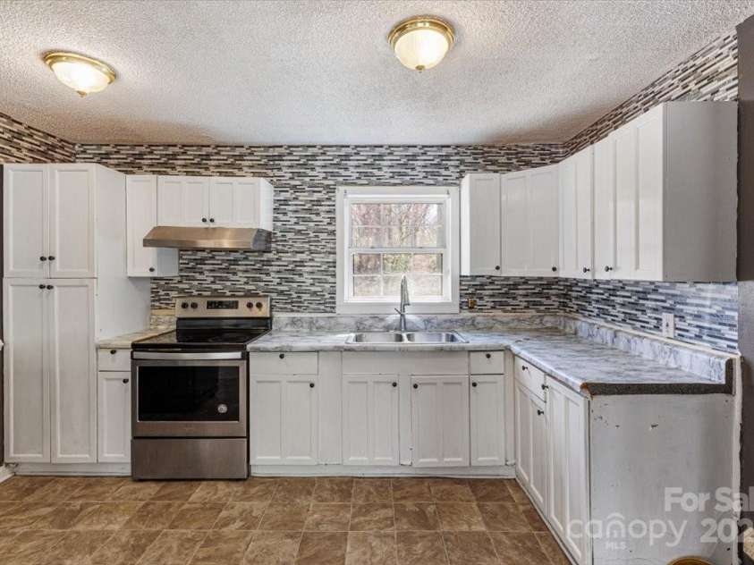 629 Johns Lane, Gastonia, NC 28052.  MLS# CAR4228647, YatesRealty ID 1938. 