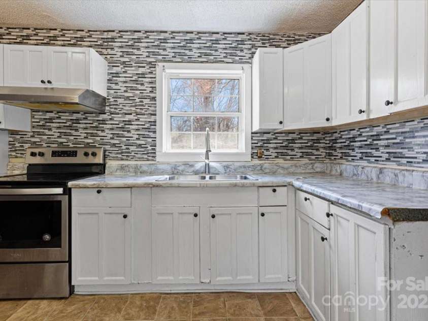 629 Johns Lane, Gastonia, NC 28052.  MLS# CAR4228647, YatesRealty ID 1938. 