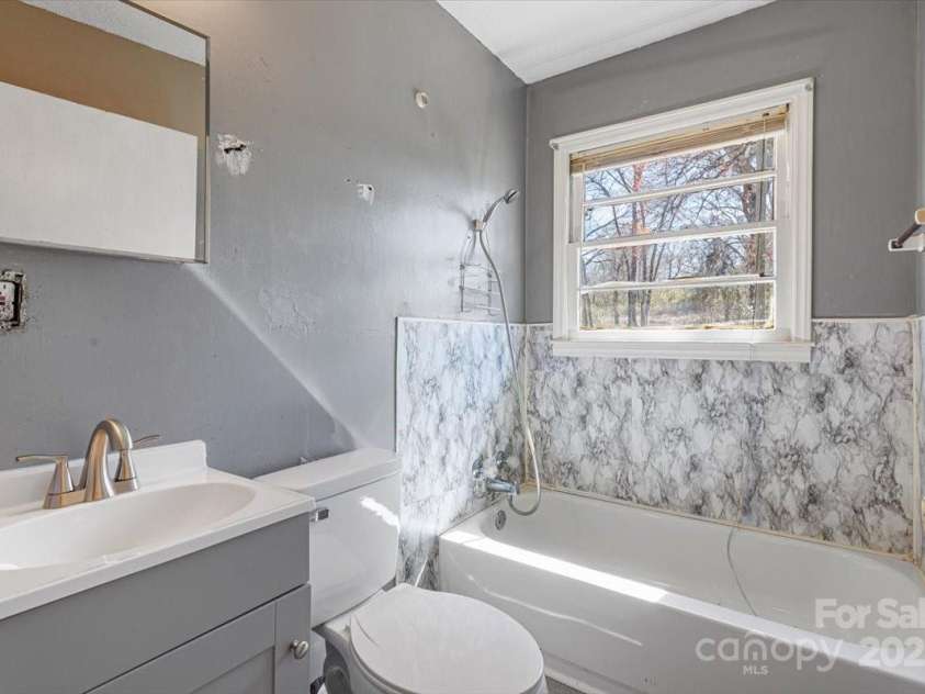 629 Johns Lane, Gastonia, NC 28052.  MLS# CAR4228647, YatesRealty ID 1938. 