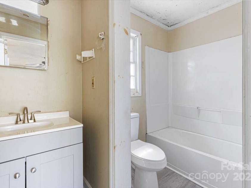 629 Johns Lane, Gastonia, NC 28052.  MLS# CAR4228647, YatesRealty ID 1938. 