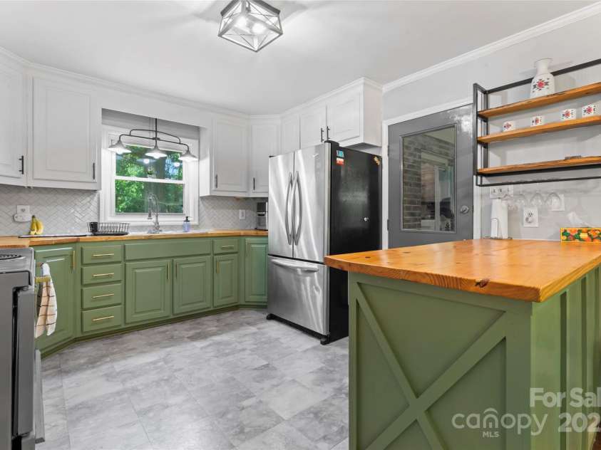 851 Gist Road, Rock Hill, SC 29732.  MLS# CAR4254762, YatesRealty ID 19381. Kitchen