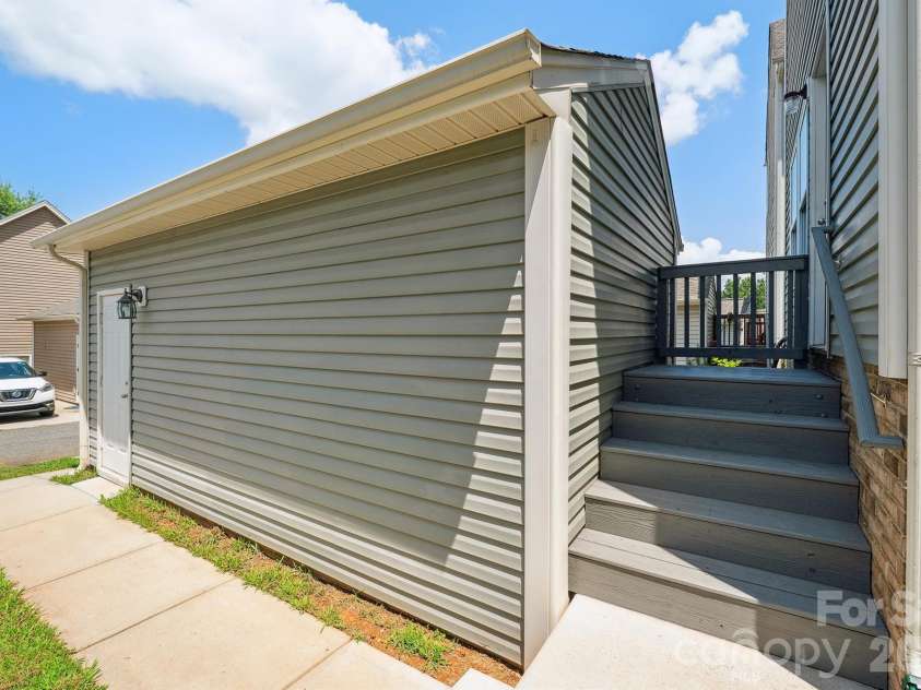 11612 Galashiels Drive, Huntersville, NC 28078.  MLS# CAR4376286, YatesRealty ID 19383. 