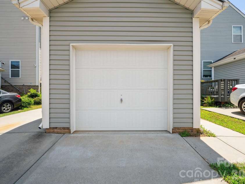 11612 Galashiels Drive, Huntersville, NC 28078.  MLS# CAR4376286, YatesRealty ID 19383. 