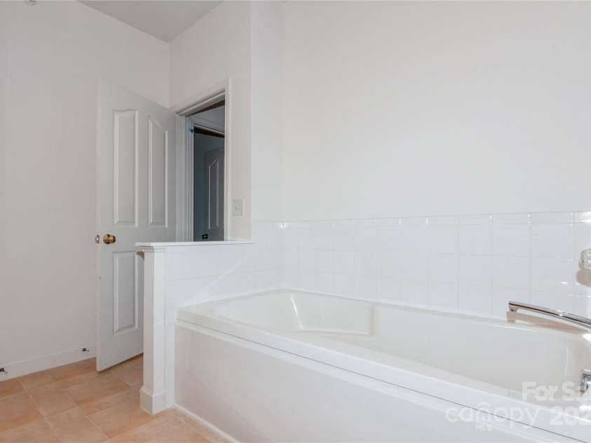 11863 Ridgeway Park Drive, Charlotte, NC 28277.  MLS# CAR4263808, YatesRealty ID 19384. 