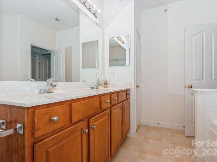 11863 Ridgeway Park Drive, Charlotte, NC 28277.  MLS# CAR4263808, YatesRealty ID 19384. 