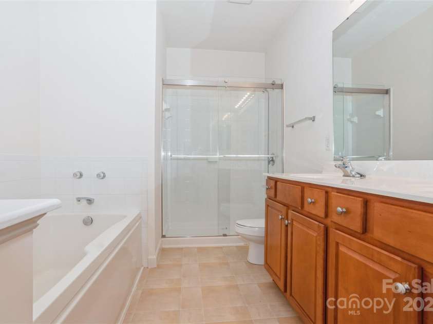 11863 Ridgeway Park Drive, Charlotte, NC 28277.  MLS# CAR4263808, YatesRealty ID 19384. 