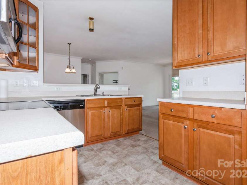 11863 Ridgeway Park Drive, Charlotte, NC 28277.  MLS# CAR4263808, YatesRealty ID 19384. 