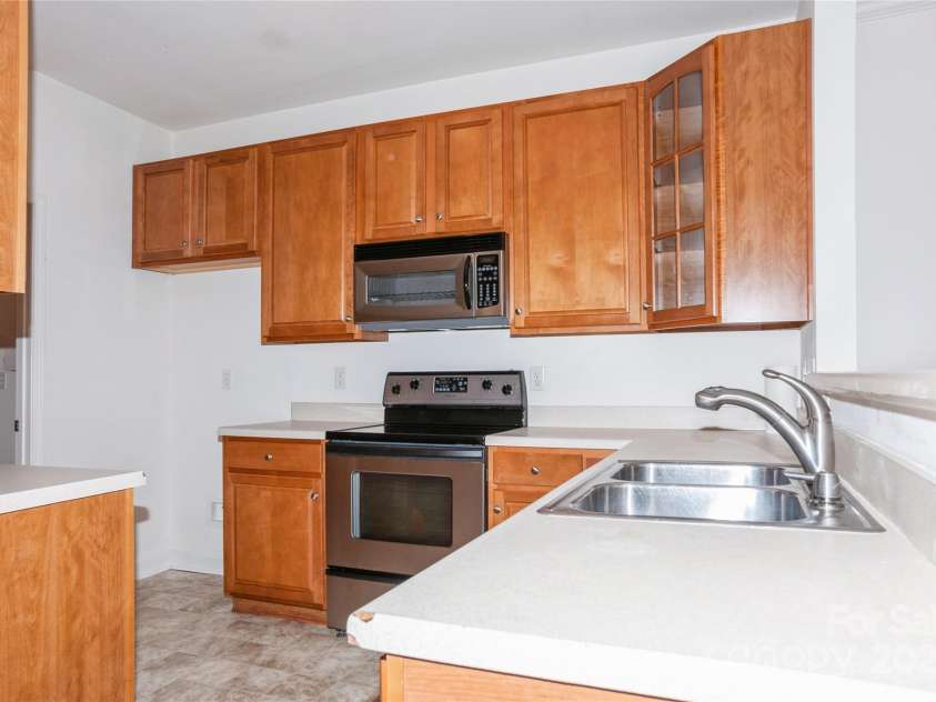 11863 Ridgeway Park Drive, Charlotte, NC 28277.  MLS# CAR4263808, YatesRealty ID 19384. 