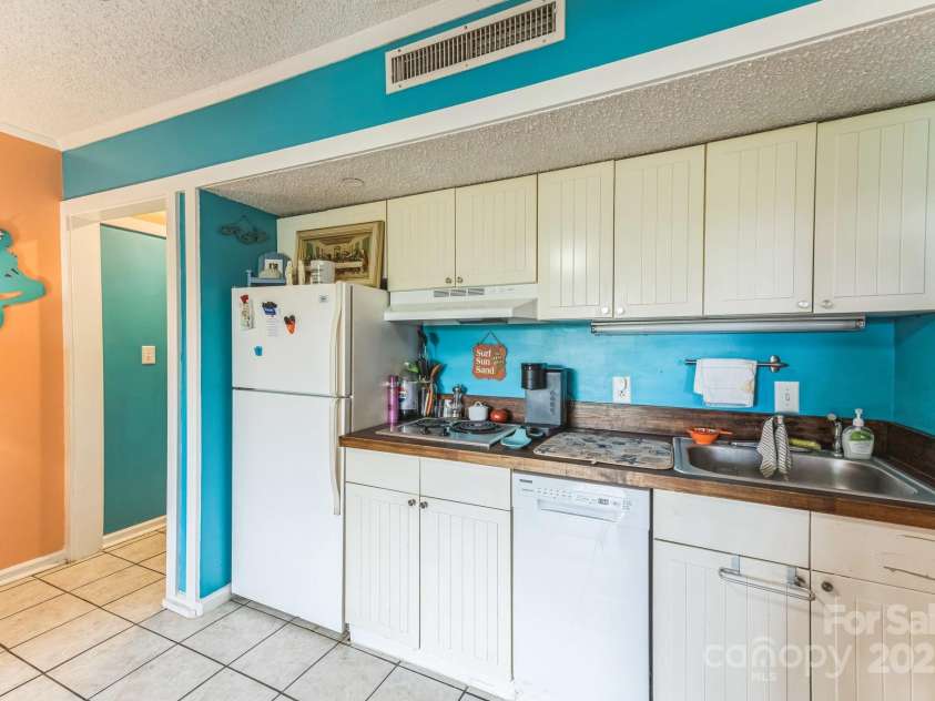 415 Ocean Creek Drive, Myrtle Beach, SC 29572.  MLS# CAR4251684, YatesRealty ID 19385. 