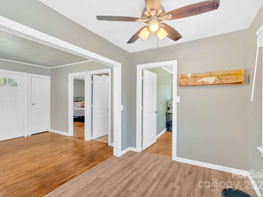 202 Hillside Drive, Burnsville, NC 28714.  MLS# CAR4260335, YatesRealty ID 19386. 