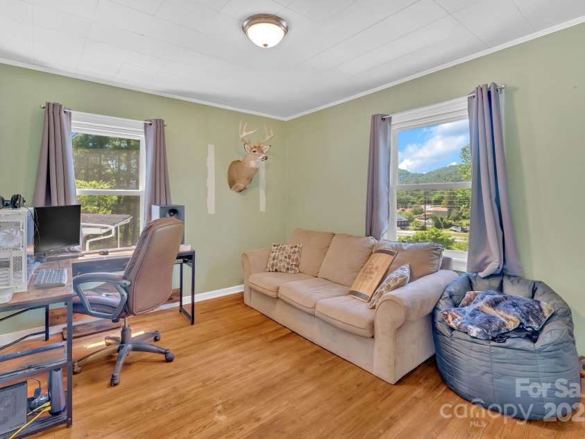 202 Hillside Drive, Burnsville, NC 28714.  MLS# CAR4260335, YatesRealty ID 19386. 