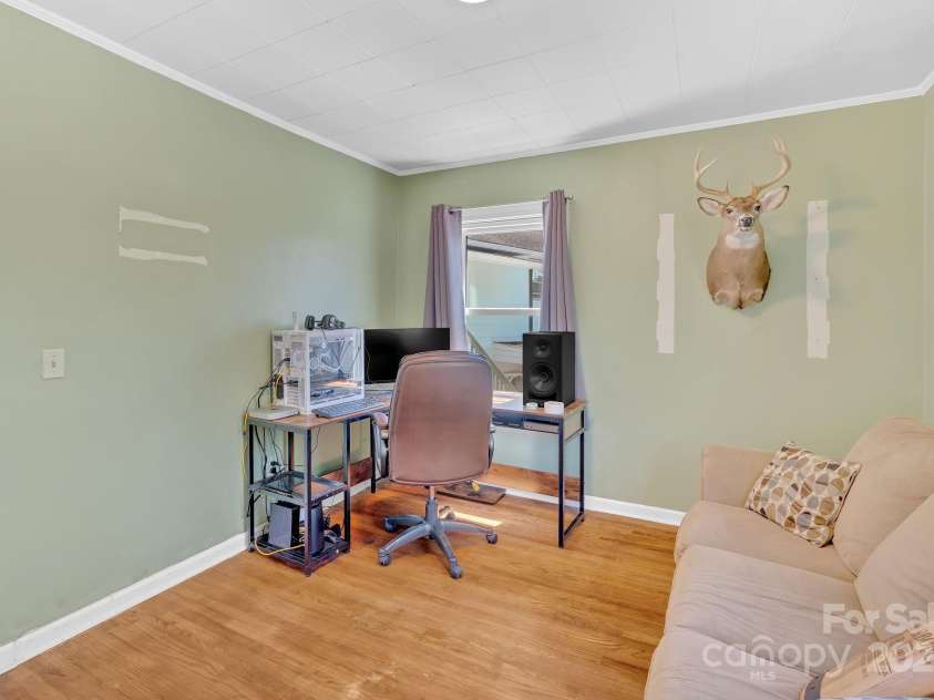 202 Hillside Drive, Burnsville, NC 28714.  MLS# CAR4260335, YatesRealty ID 19386. 