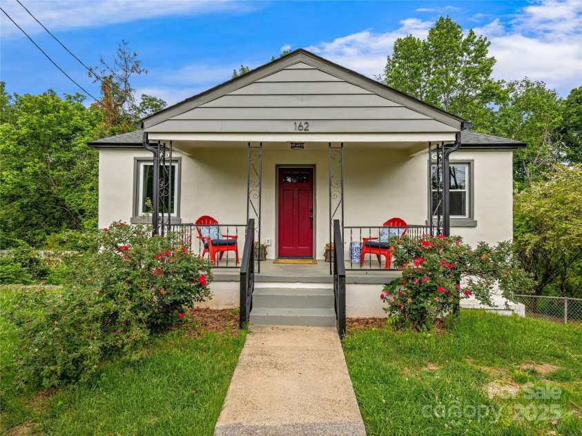 162 Courtland Place, Asheville, NC 28801.  MLS# CAR4261167, YatesRealty ID 19387. 162 Courtland Place, Asheville NC