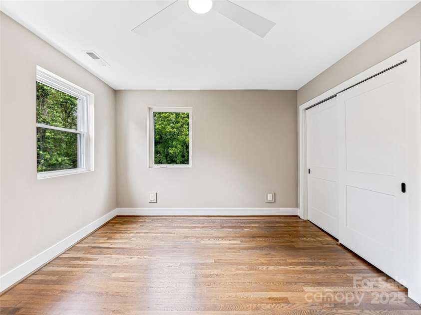 162 Courtland Place, Asheville, NC 28801.  MLS# CAR4261167, YatesRealty ID 19387. 