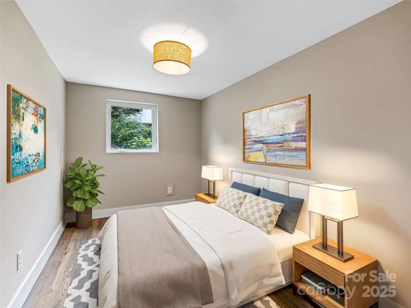 162 Courtland Place, Asheville, NC 28801.  MLS# CAR4261167, YatesRealty ID 19387. 