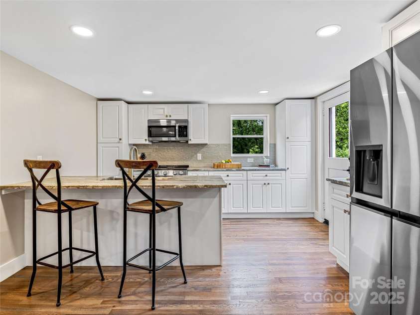 162 Courtland Place, Asheville, NC 28801.  MLS# CAR4261167, YatesRealty ID 19387. 