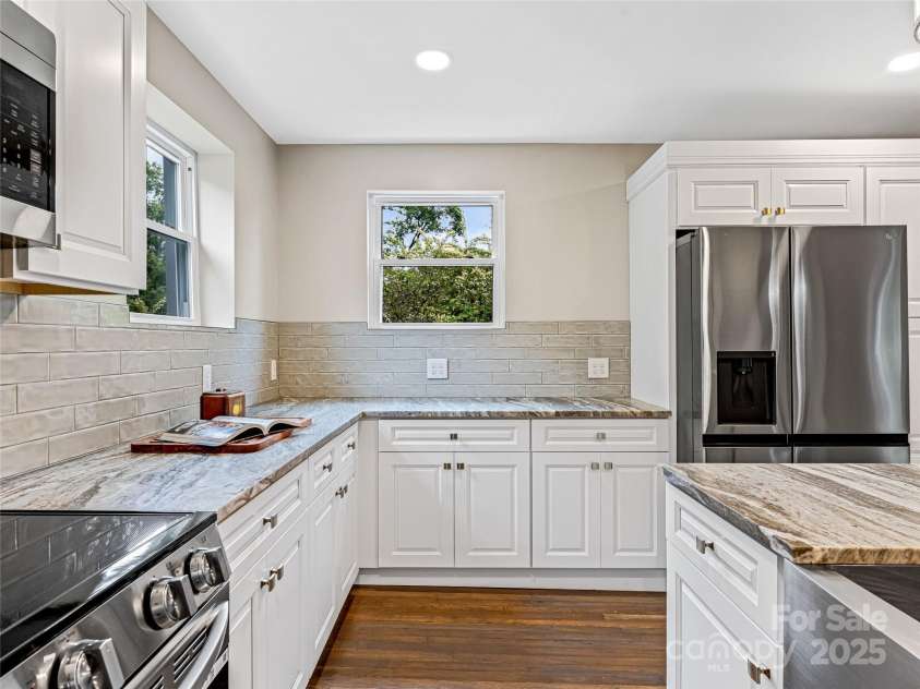 162 Courtland Place, Asheville, NC 28801.  MLS# CAR4261167, YatesRealty ID 19387. Beautifully appointed