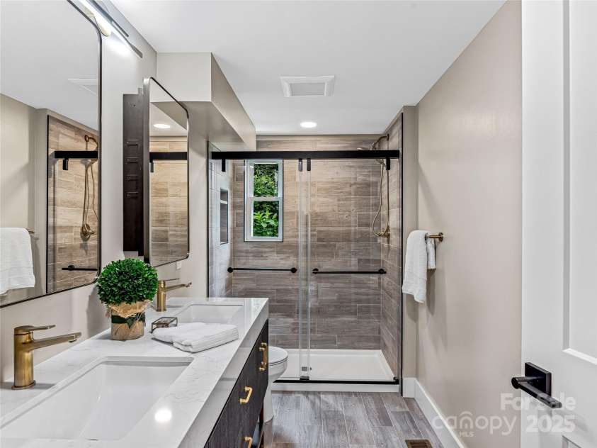 162 Courtland Place, Asheville, NC 28801.  MLS# CAR4261167, YatesRealty ID 19387. Double vanities and walkin shower