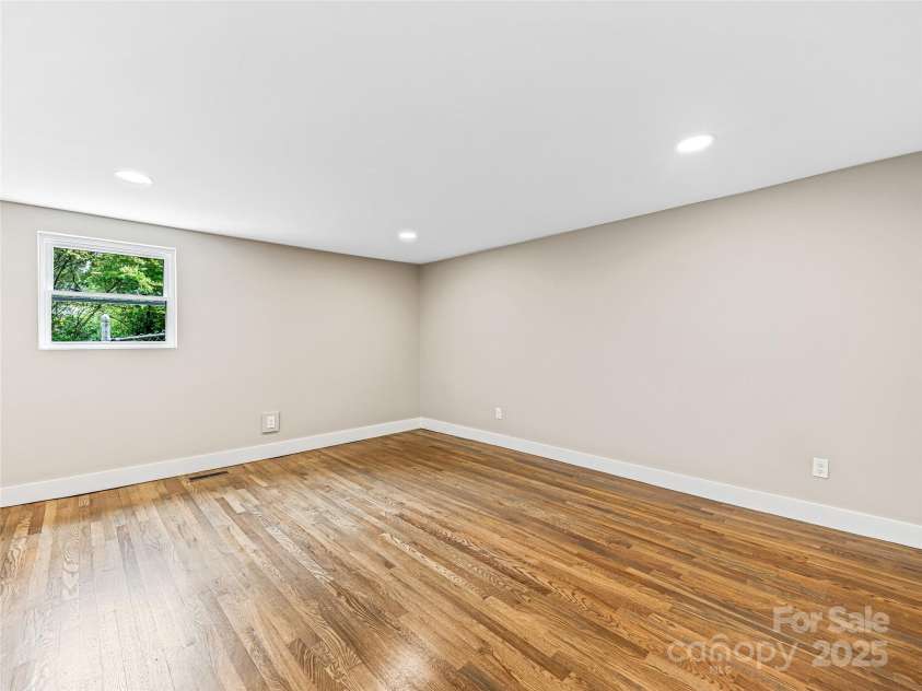 162 Courtland Place, Asheville, NC 28801.  MLS# CAR4261167, YatesRealty ID 19387. Spacious living room with beautiful hardwood floors
