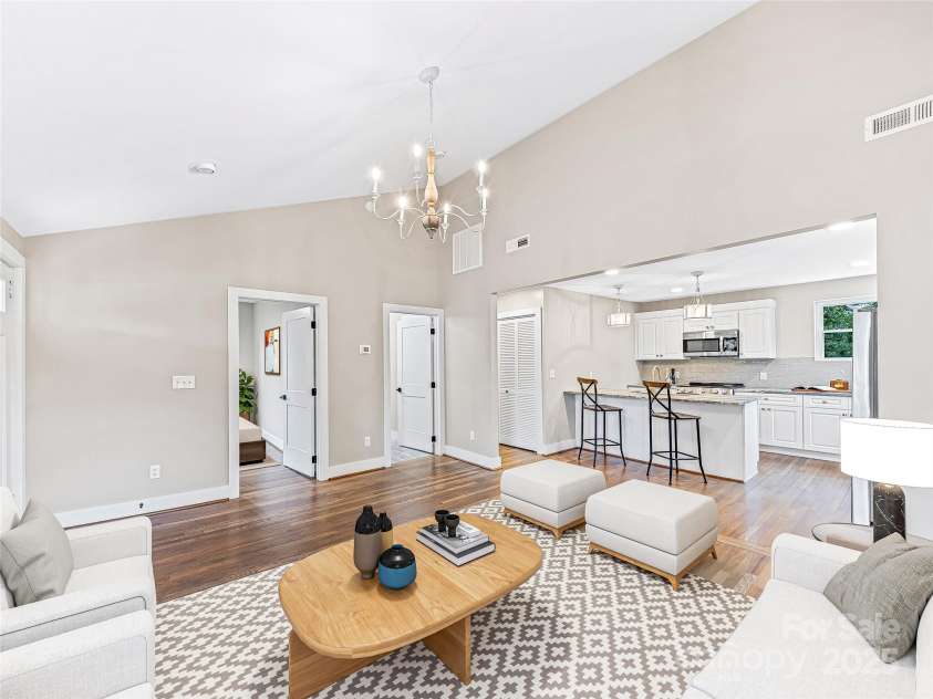 162 Courtland Place, Asheville, NC 28801.  MLS# CAR4288077, YatesRealty ID 19387. 