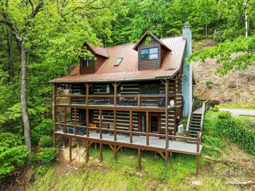 260 Smoky View Drive, Bryson City, NC 28713.  MLS# CAR4265054, YatesRealty ID 19388. 